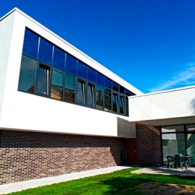 Chalet de dos alturas estilo moderno