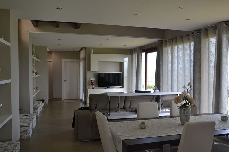 Interior de salón acristalado