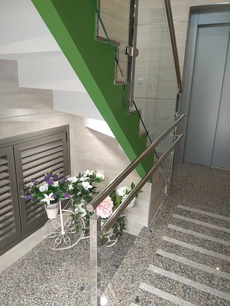 Rampa de acceso a ascensor en portal de Cervera