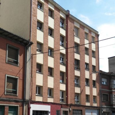Fachada de un edificio en Avilés