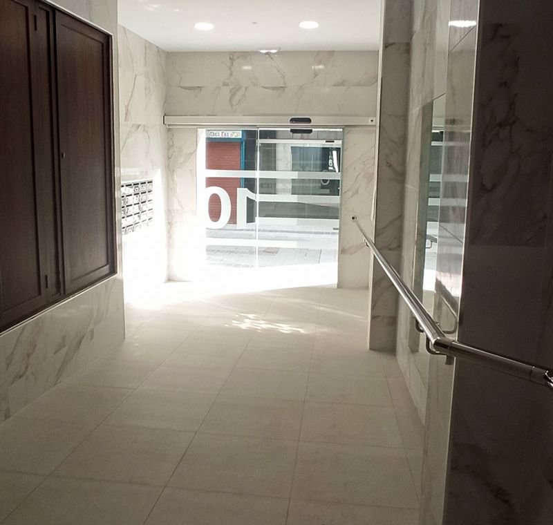 Interior de portal en Avilés